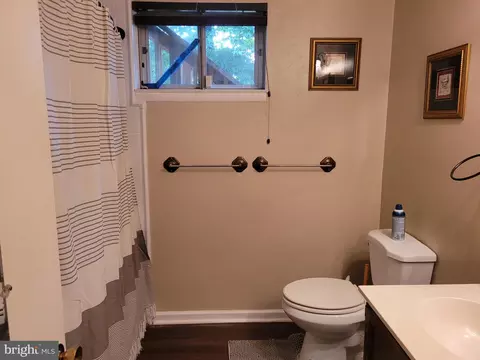 Bath - 526 Williamsburg Ln, Odenton, MD 21113 photo 4 of 4