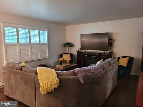 Living - 526 Williamsburg Ln, Odenton, MD 21113 photo 2 of 2