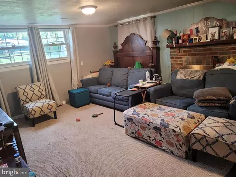 Living - 526 Williamsburg Ln, Odenton, MD 21113 photo 1 of 2