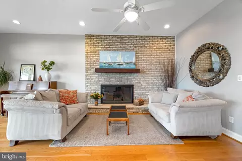 Living - 1230 Cavalier Rd, Arnold, MD 21012 photo 4 of 5