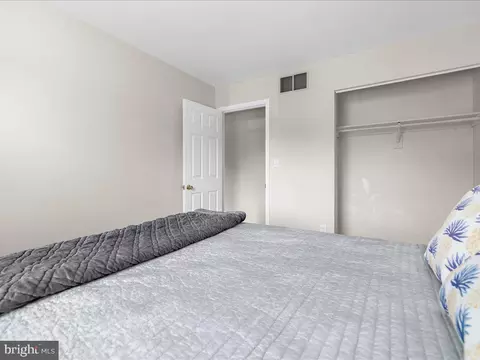 Bedroom - 7858 E Shore Rd, Pasadena, MD 21122 photo 3 of 6