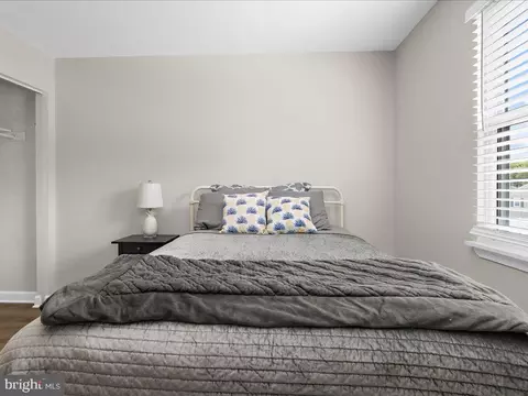 Bedroom - 7858 E Shore Rd, Pasadena, MD 21122 photo 2 of 6