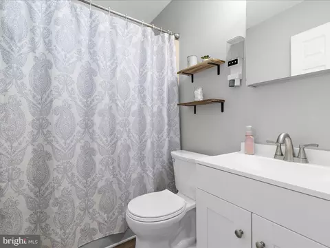 Bath - 7858 E Shore Rd, Pasadena, MD 21122 photo 3 of 3