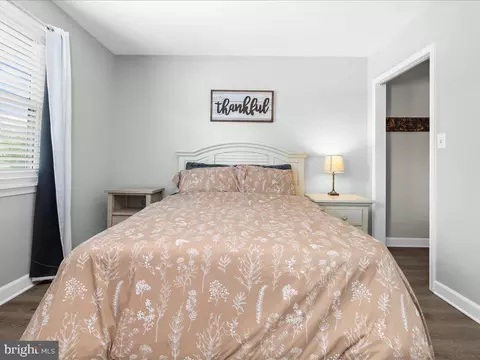 Bedroom - 7858 E Shore Rd, Pasadena, MD 21122 photo 5 of 6