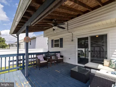 Exterior - 7858 E Shore Rd, Pasadena, MD 21122 photo 4 of 11