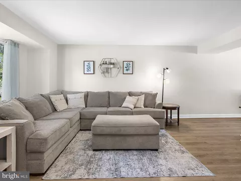 Living - 7858 E Shore Rd, Pasadena, MD 21122 photo 4 of 7