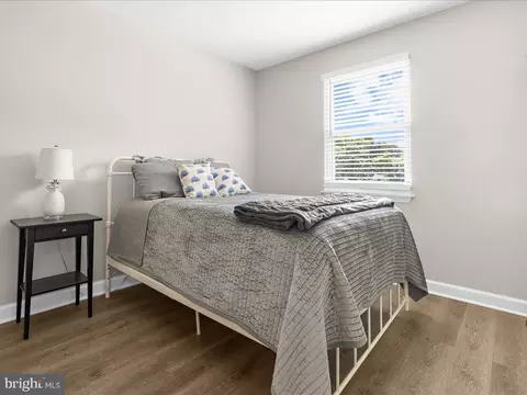 Bedroom - 7858 E Shore Rd, Pasadena, MD 21122 photo 1 of 6