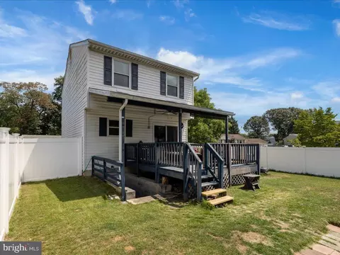 Exterior - 7858 E Shore Rd, Pasadena, MD 21122 photo 9 of 11