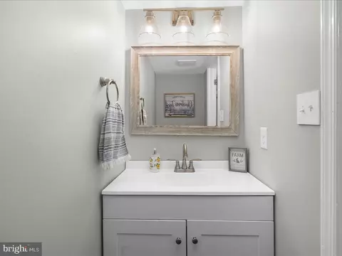 Bath - 7858 E Shore Rd, Pasadena, MD 21122 photo 1 of 3