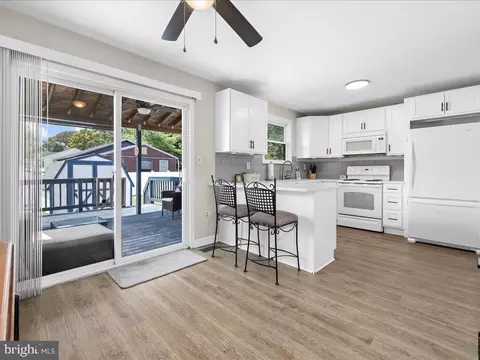 Kitchen - 7858 E Shore Rd, Pasadena, MD 21122 photo 1 of 5