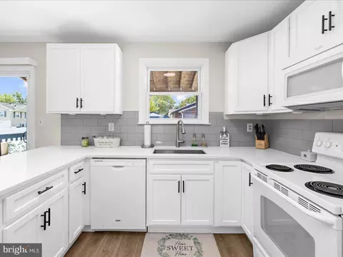 Kitchen - 7858 E Shore Rd, Pasadena, MD 21122 photo 5 of 5