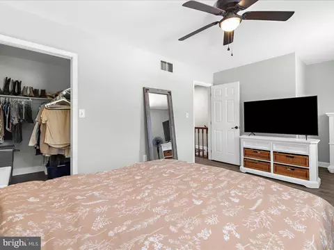 Bedroom - 7858 E Shore Rd, Pasadena, MD 21122 photo 6 of 6