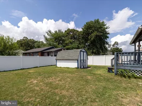 Exterior - 7858 E Shore Rd, Pasadena, MD 21122 photo 8 of 11