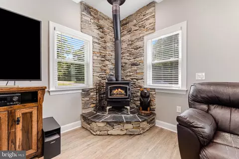 804 Swift Rd, Pasadena, MD 21122 photo 4