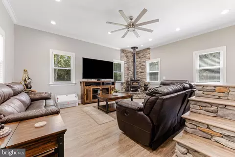 804 Swift Rd, Pasadena, MD 21122 photo 3