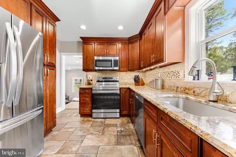 804 Swift Rd, Pasadena, MD 21122 photo 10