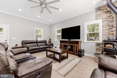 804 Swift Rd, Pasadena, MD 21122 photo 5