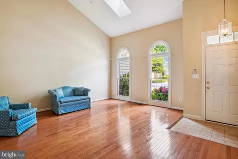 316 Colony Point Pl, Edgewater, MD 21037 photo 2