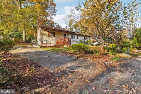 827 Valley Dr, Crownsville, MD 21032
