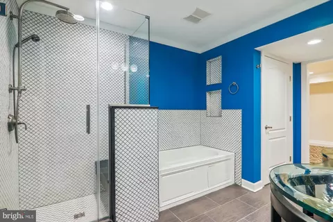 Bath - 700 Caleb Ln, Annapolis, MD 21401 photo 7 of 7