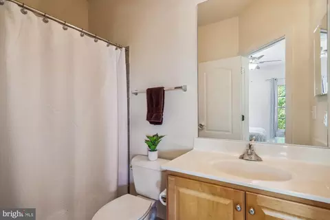 Bath - 700 Caleb Ln, Annapolis, MD 21401 photo 5 of 7