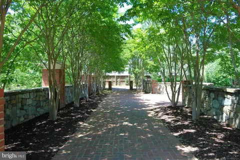 Exterior - 700 Caleb Ln, Annapolis, MD 21401 photo 13 of 14