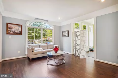 Living - 700 Caleb Ln, Annapolis, MD 21401 photo 1 of 3