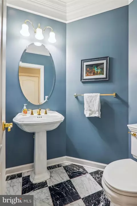 Bath - 700 Caleb Ln, Annapolis, MD 21401 photo 1 of 7