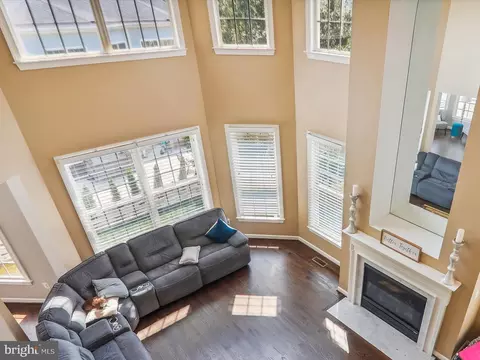 Living - 700 Caleb Ln, Annapolis, MD 21401 photo 2 of 3