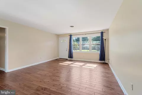 8243 Forest Glen Dr, Pasadena, MD 21122 photo 5