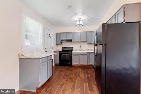 8243 Forest Glen Dr, Pasadena, MD 21122 photo 10