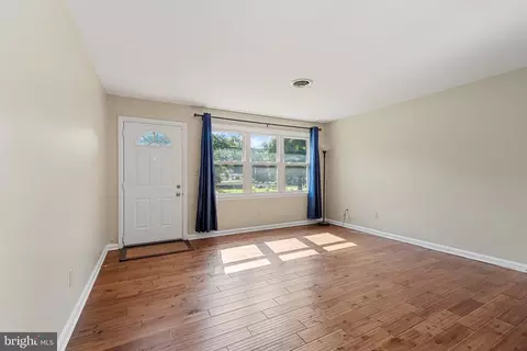 8243 Forest Glen Dr, Pasadena, MD 21122 photo 3