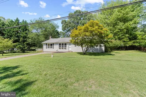 8243 Forest Glen Dr, Pasadena, MD 21122