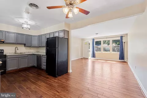 8243 Forest Glen Dr, Pasadena, MD 21122 photo 2