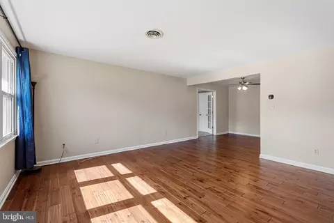 8243 Forest Glen Dr, Pasadena, MD 21122 photo 6