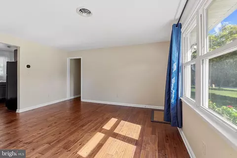 8243 Forest Glen Dr, Pasadena, MD 21122 photo 7