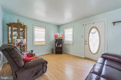 109 Winston Rd, Pasadena, MD 21122 photo 4