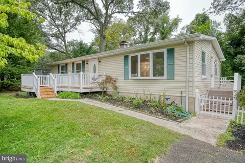 557 Sunset Knoll Rd, Pasadena, MD 21122