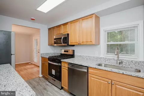 557 Sunset Knoll Rd, Pasadena, MD 21122 photo 8