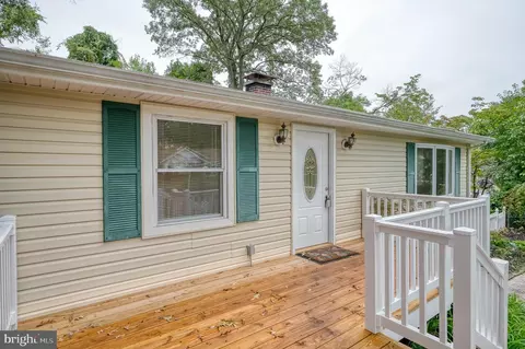 557 Sunset Knoll Rd, Pasadena, MD 21122 photo 2