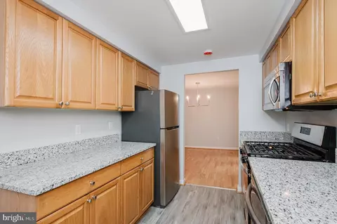 557 Sunset Knoll Rd, Pasadena, MD 21122 photo 10