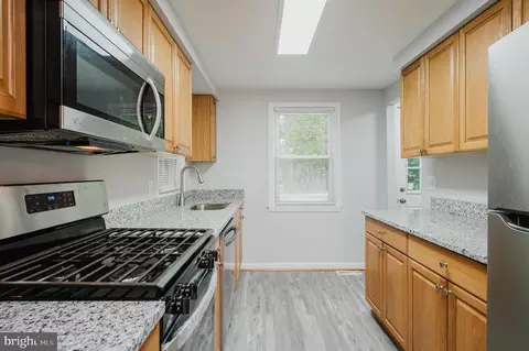 557 Sunset Knoll Rd, Pasadena, MD 21122 photo 9