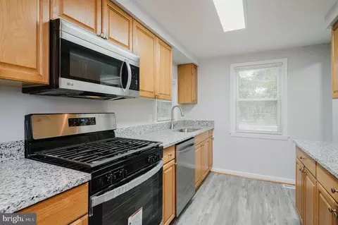 557 Sunset Knoll Rd, Pasadena, MD 21122 photo 6