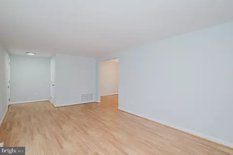 557 Sunset Knoll Rd, Pasadena, MD 21122 photo 4