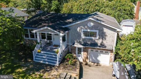 9 Beach Rd, Severna Park, MD 21146