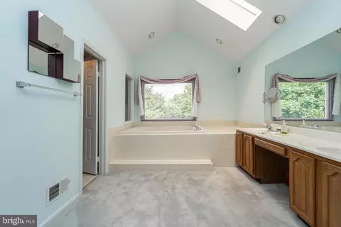 Bath - 1865 Cherry Rd, Annapolis, MD 21409 photo 2 of 2