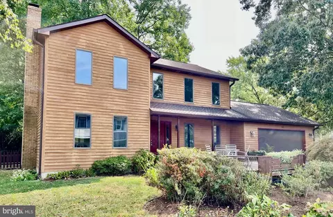 912 Johns Cir, Deale, MD 20751