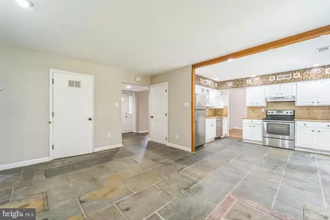 Entry Way - 1410 Ormsby Pl, Crofton, MD 21114 photo 1 of 10
