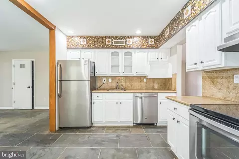 Kitchen - 1410 Ormsby Pl, Crofton, MD 21114 photo 1 of 2