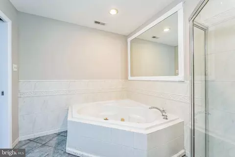 Bath - 1410 Ormsby Pl, Crofton, MD 21114 photo 1 of 1